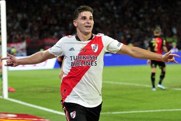 俄罗斯女人下边大黑β